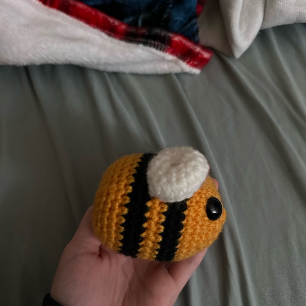 yellow crochet bee - Picture 2 of 6
